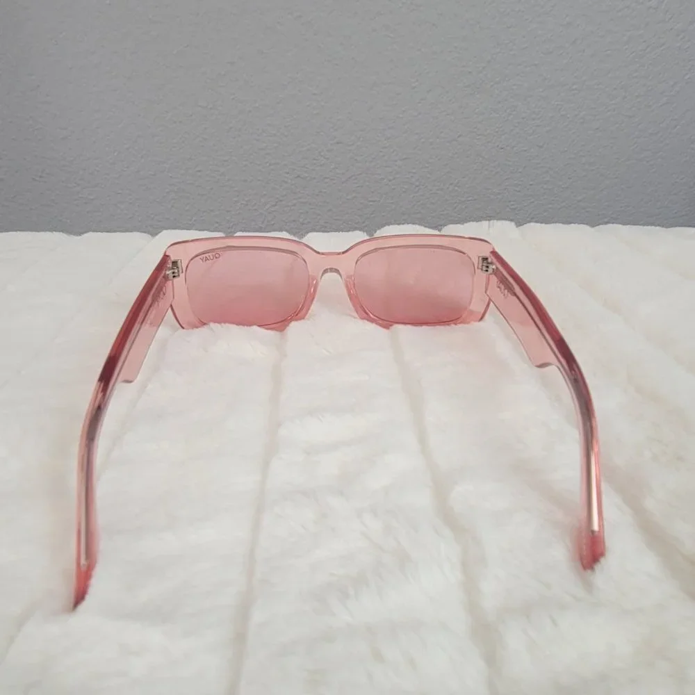 QUAY // ltd ed rare coral rectangular retro-chic yada yada sunglasses